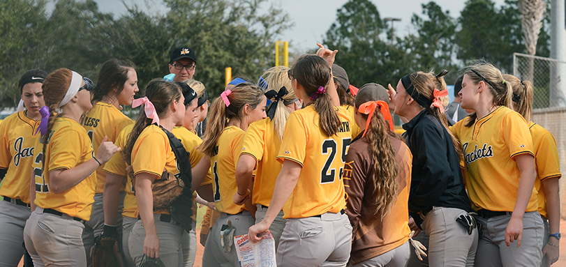 Yellow Jacket Softball Looks to Strike Back in 2017