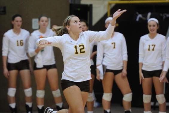 Volleyball Team Splits A Pair of Matches on Day One of Pacific Coast Classic