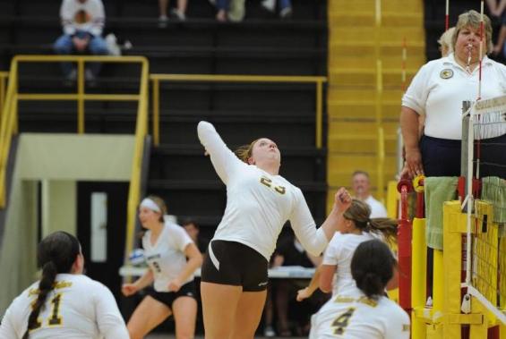 Volleyball Team Defeats NCAA Division II Notre Dame