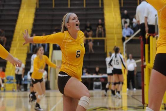 Volleyball Splits a Pair of Matches at OAC/HCAC Challenge
