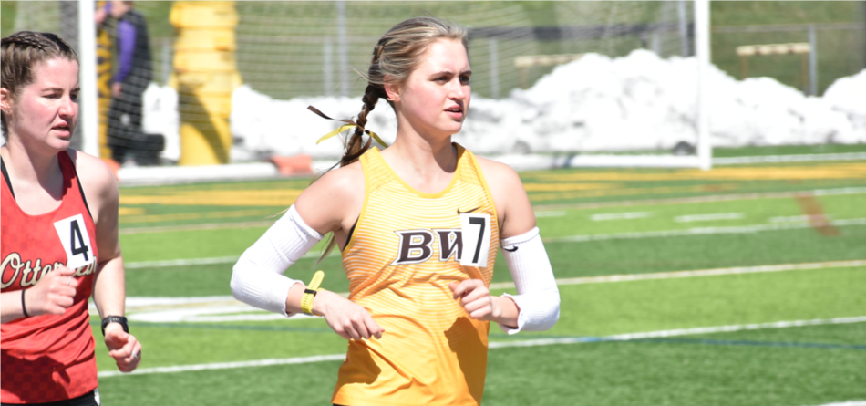 Sophomore distance runner Claire Hollon was the runner-up in the 5,000-meter run at the OAC Elite Outdoor Meet